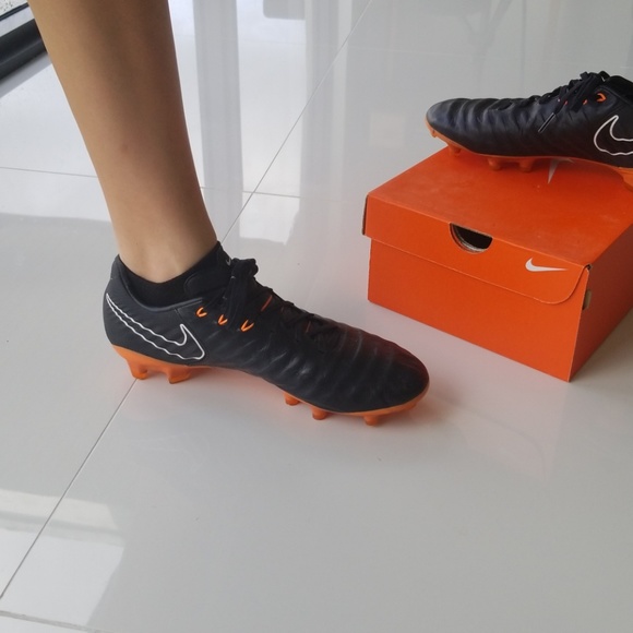 Soccer cleats - Picture 5 of 7